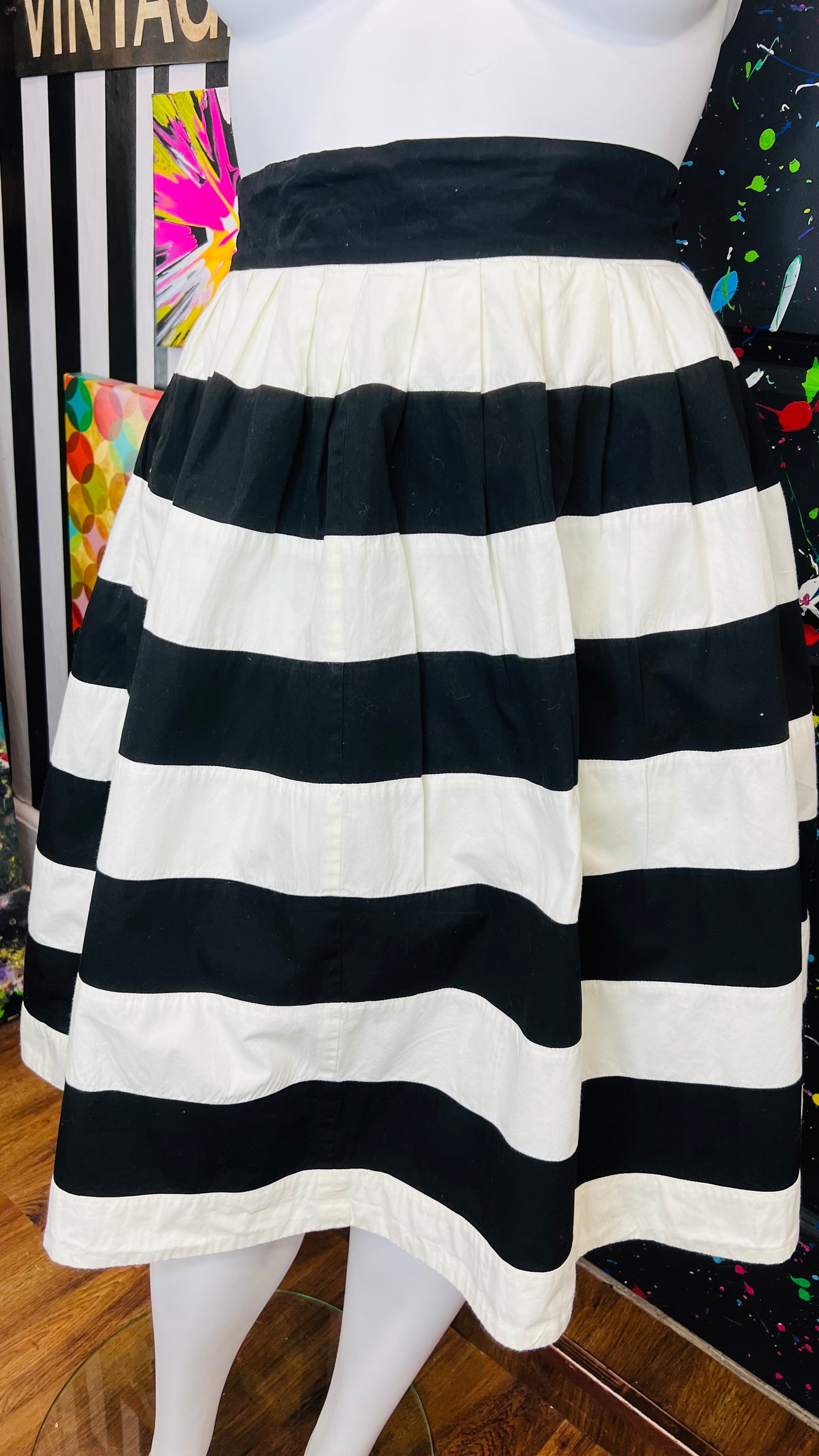 Black & White Circle Skirt (22W)