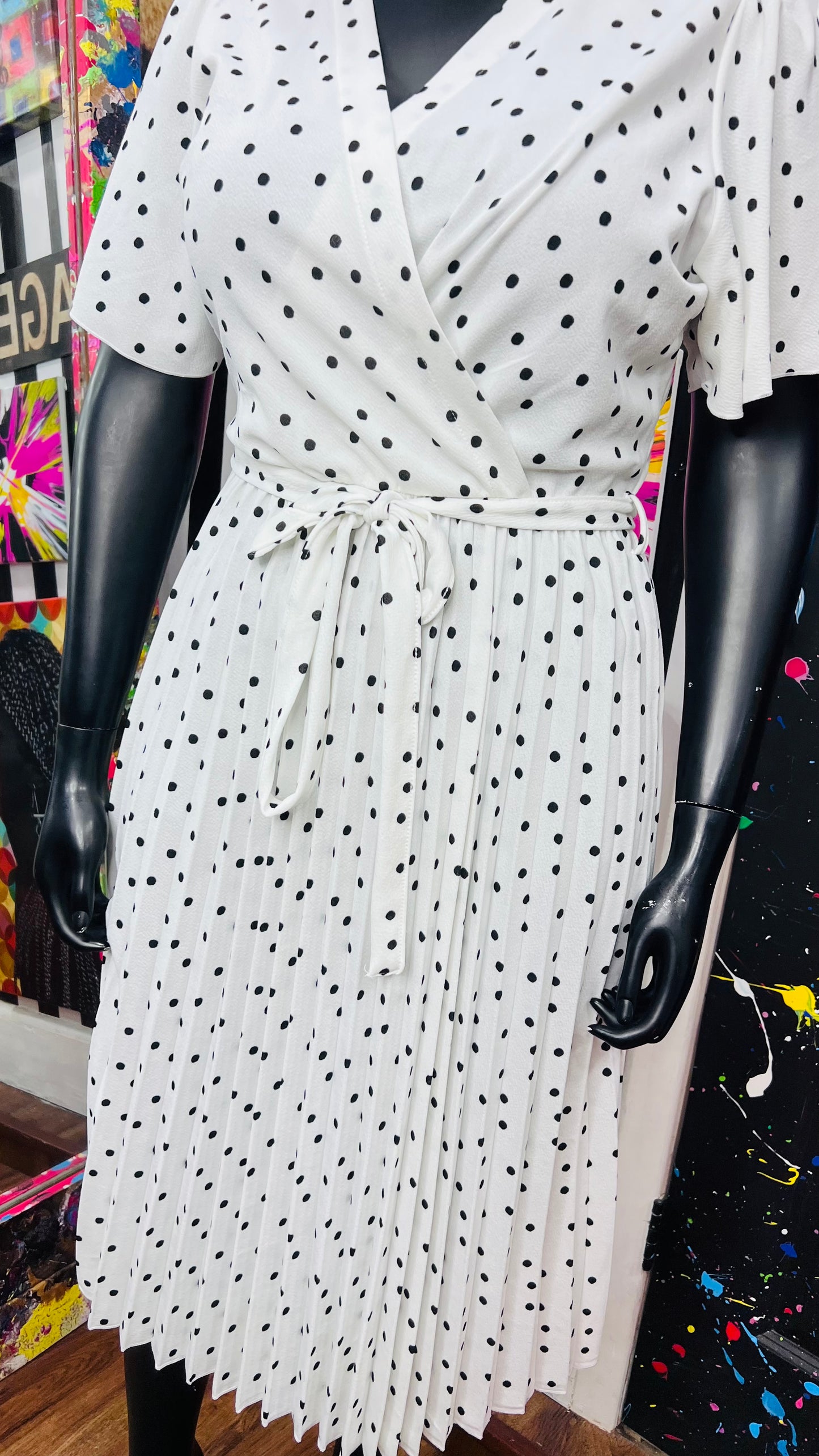 White & Black Polka Dot Dress (18/20)