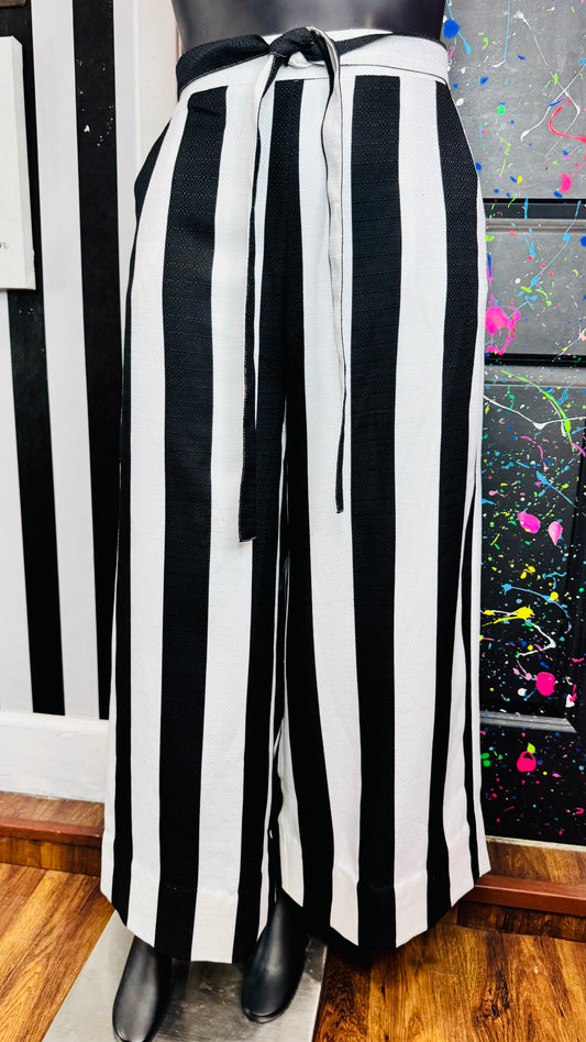 Black & White Striped Capri Pants (16)