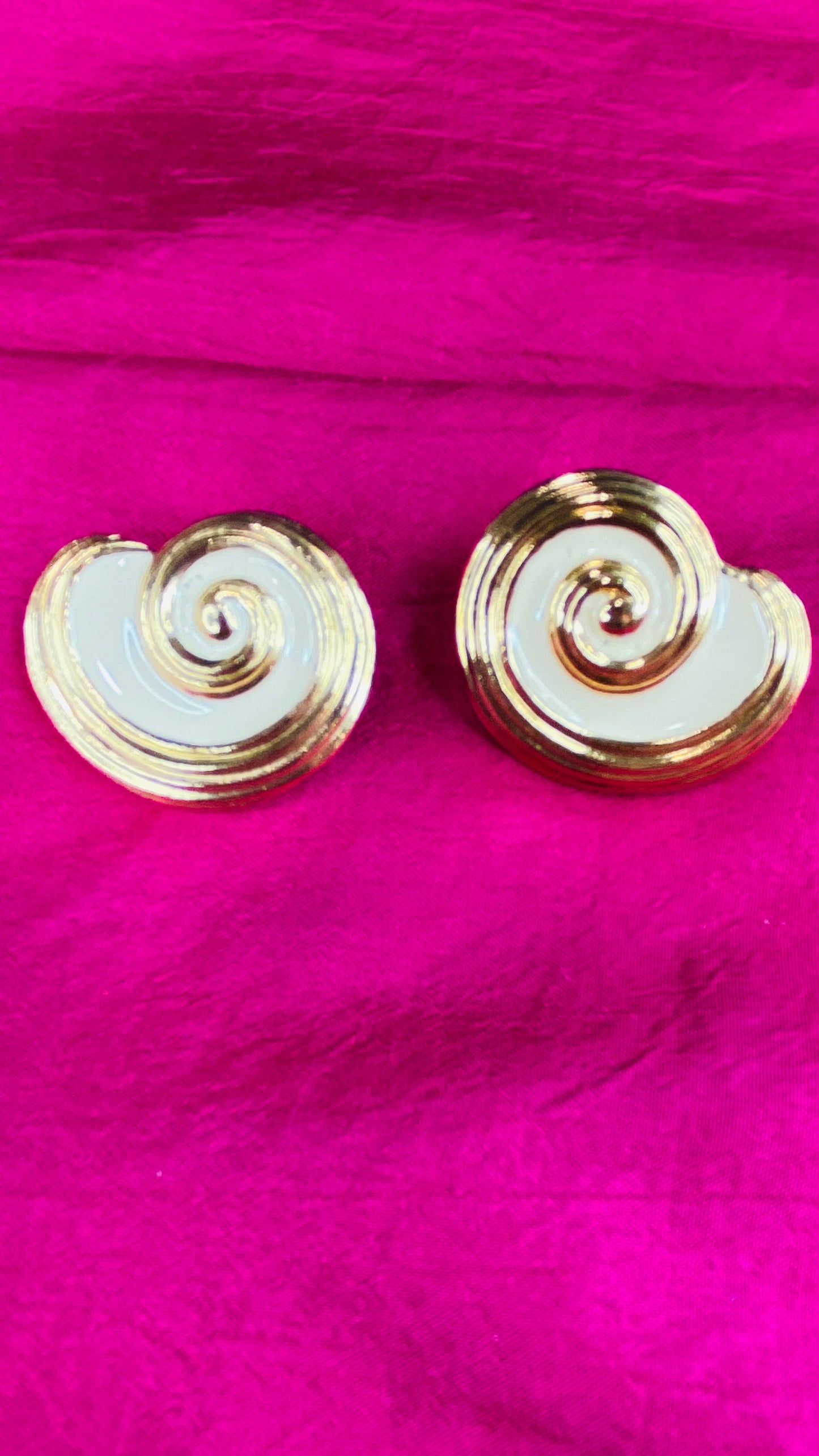 Vintage Gold and Beige Pierced ear earrings