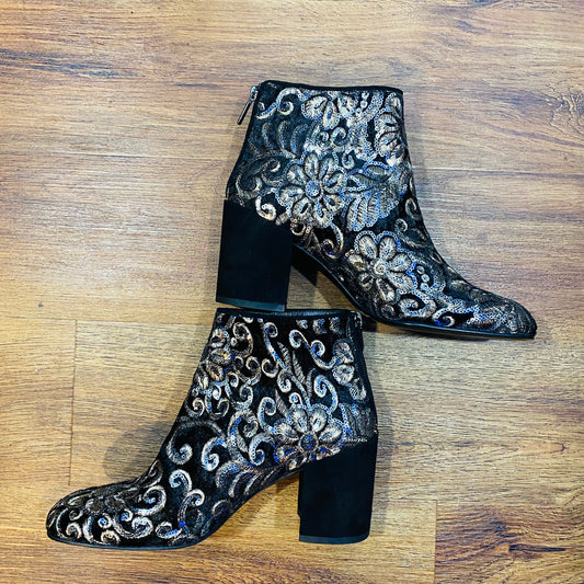 Pipebacari Embellished Velvet Booties